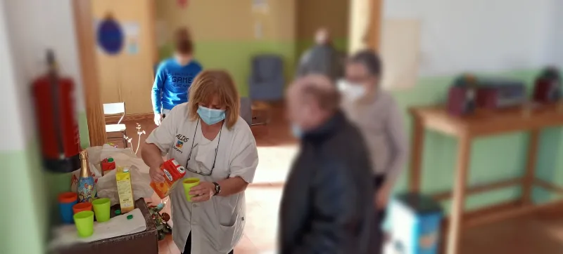 Aldis Salud Mental - fotos históricas de residentes tomando zumo