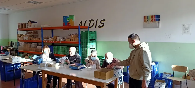 Aldis Salud Mental - usuarios haciendo manualidades