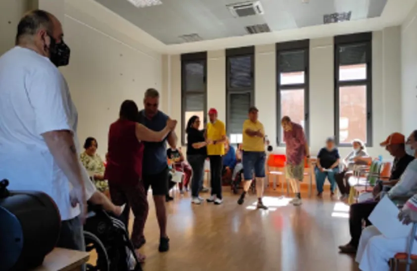 Aldis Salud Mental - fotos históricas de residentes bailando