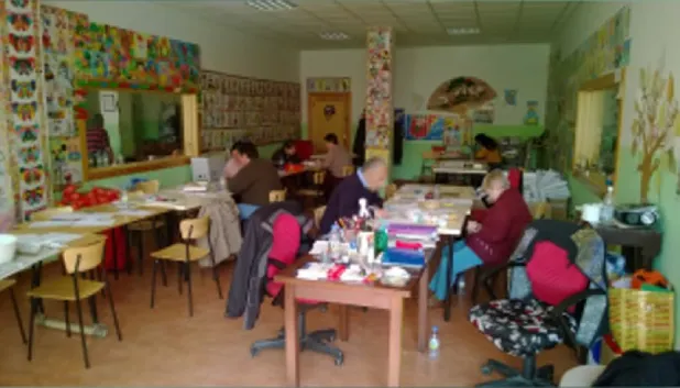 Aldis Salud Mental - fotos históricas de residentes en taller de manualidades